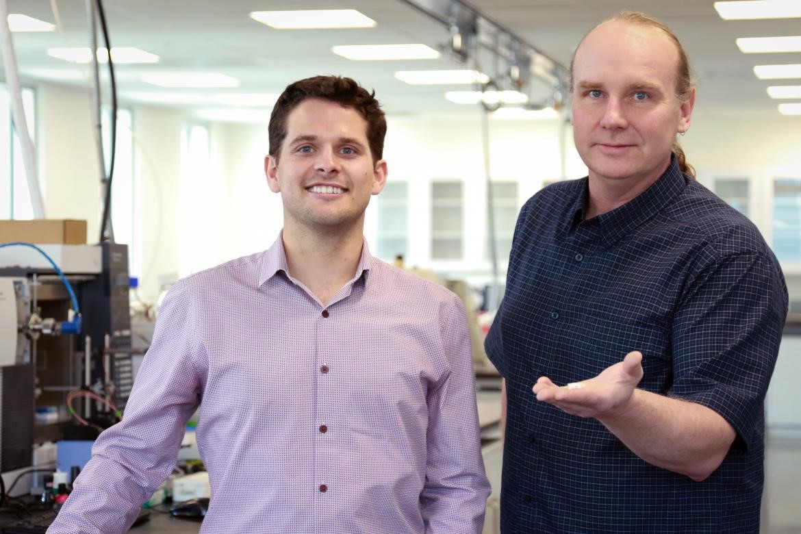 Scott Borden et Dr. Chris Gill 