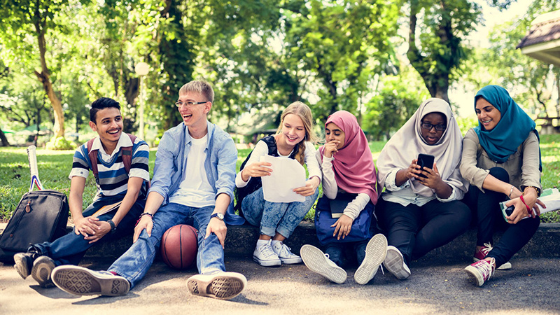group of teenagers sitting at the park 