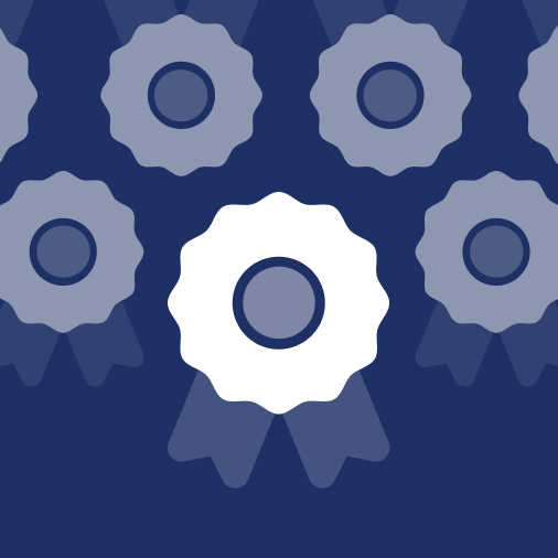 cinq icônes de rubans blancs sur un fond bleu